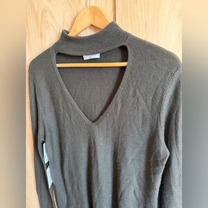 Deep olive green Cutout vneckline light weight sweater